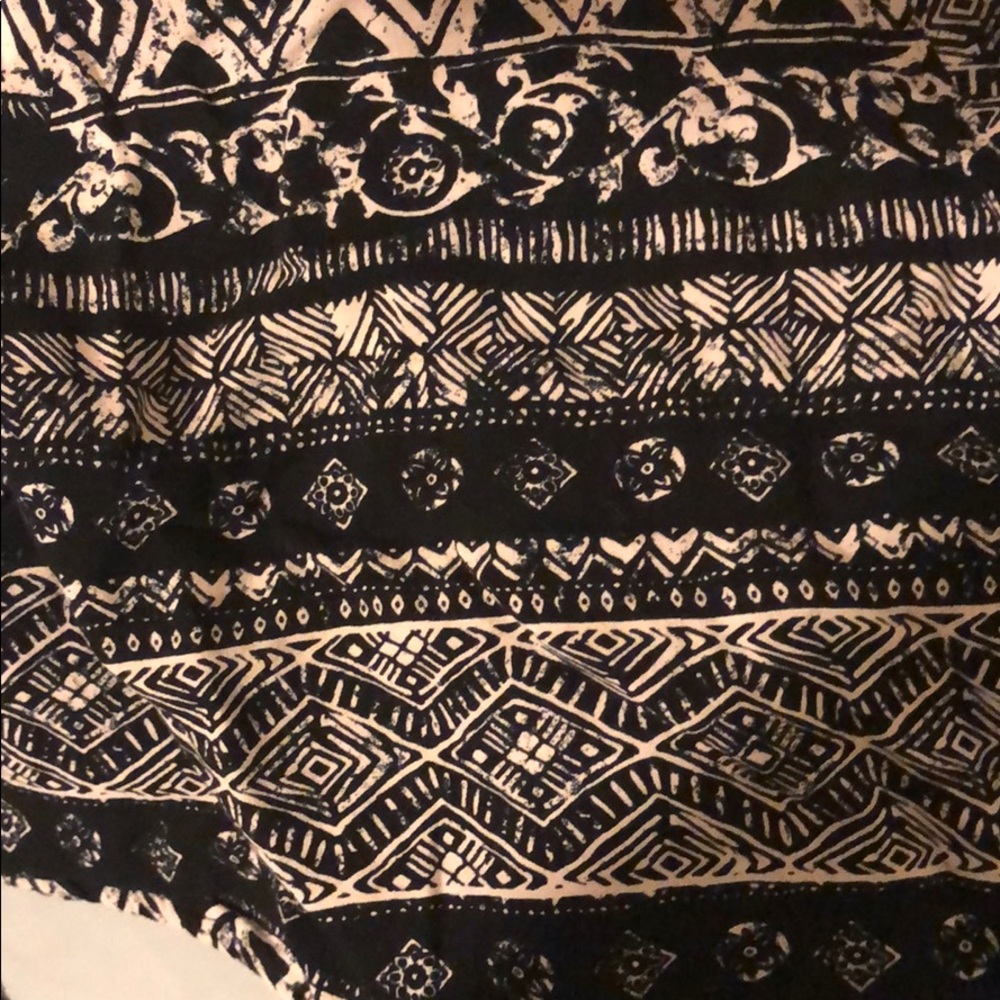 Patterned Crop Top - Picture 3 of 3